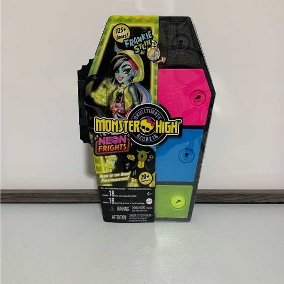 Monster High®: Skulltimate Secrets Neon Frights Frankie Stein™ Doll w/Locker-New - Picture 1 of 9